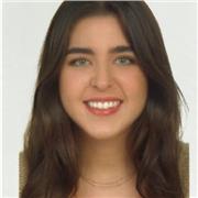 Profesora titulada que lleva 5 años impartiendo clases a niños de todas las edades